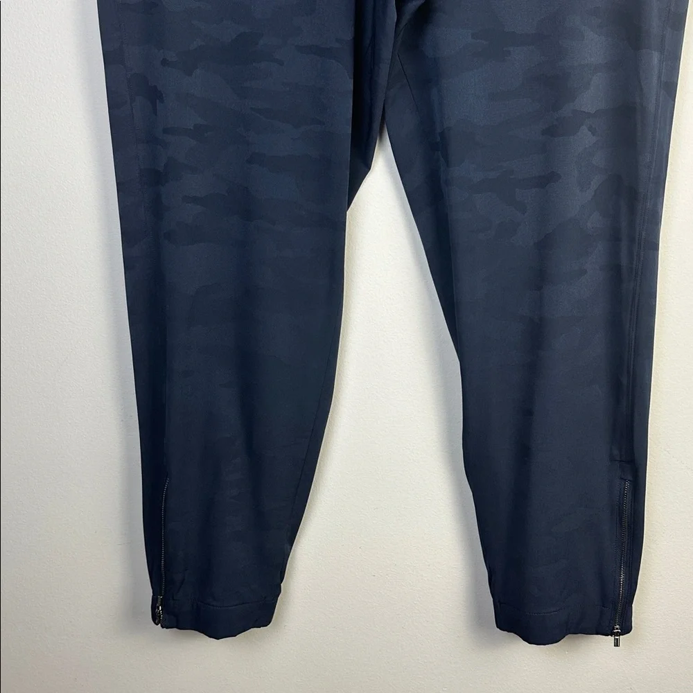 FA23 Athleta Brooklyn Heights Joggers Dress Blue Camo Travel Athleisure Pant 12 - Picture 6 of 16